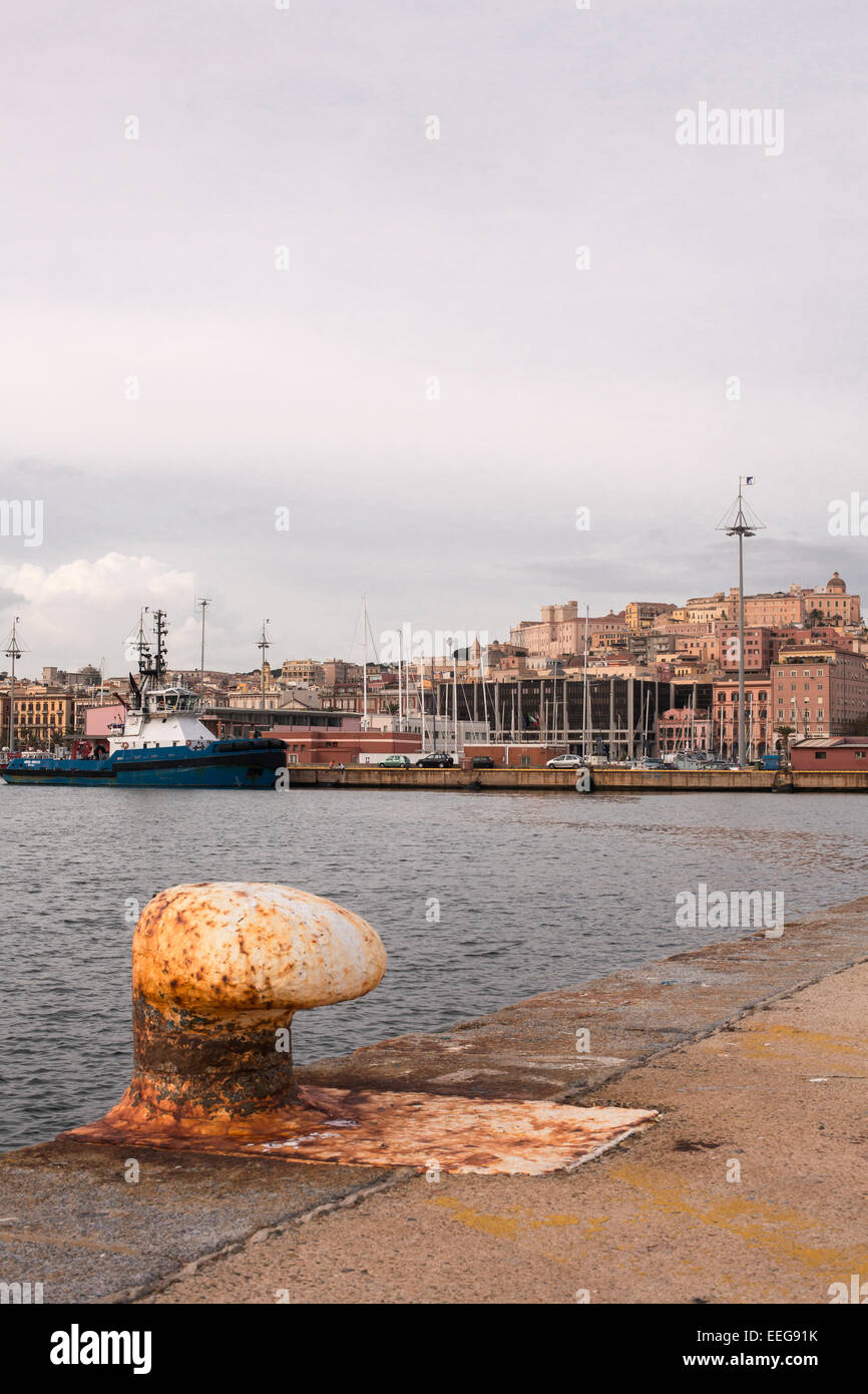 Überblick über Cagliary Hafen und dem Stadtzentrum entfernt Stockfoto