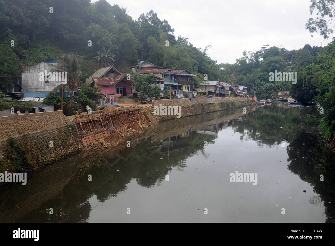Reparieren erodieren Provinz der Flussufer, Sorong, Papua, Indonesien. Weder Herr PR Stockfoto