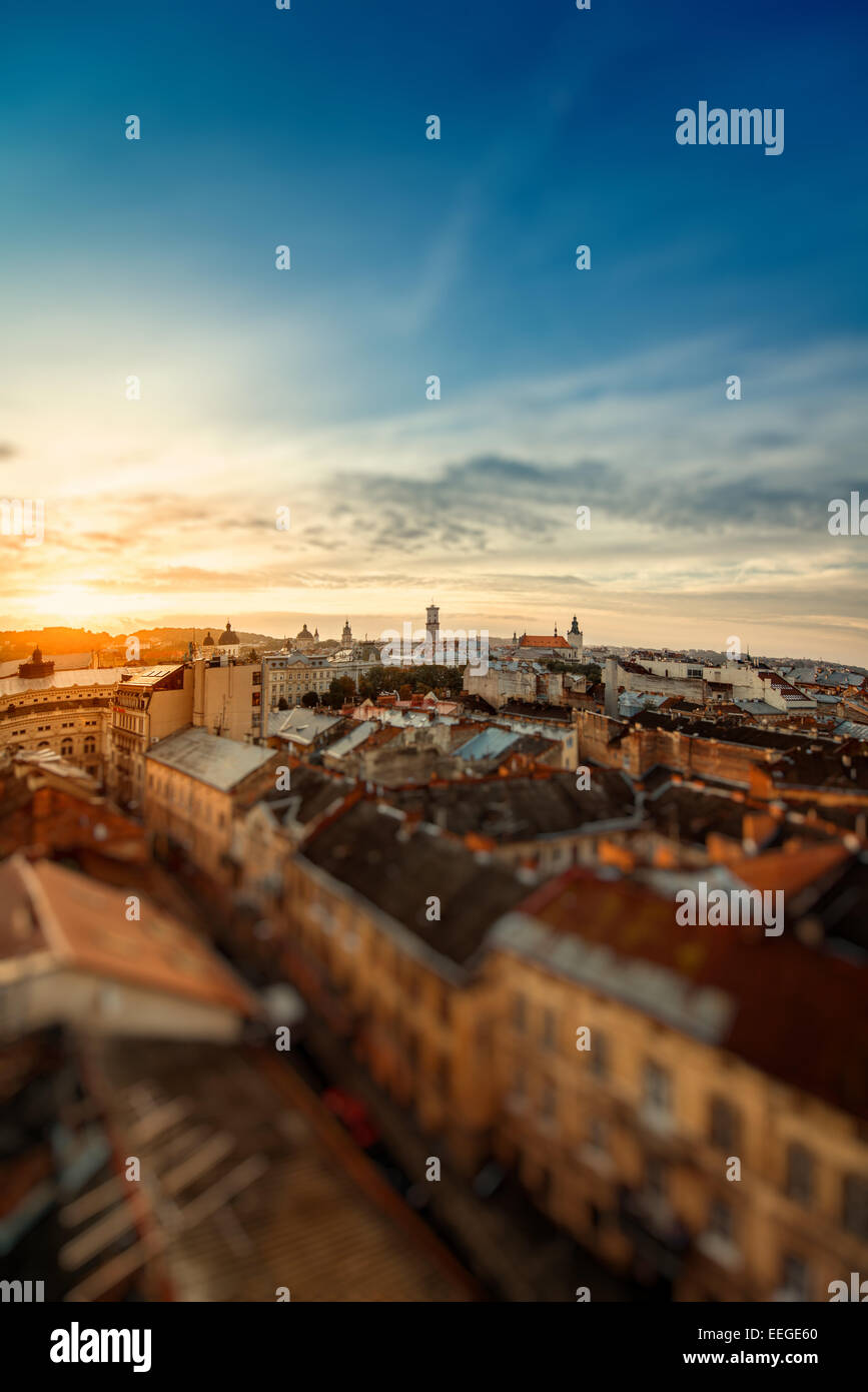 Lviv alte Panoramablick auf die Stadt bei Sonnenaufgang Stockfoto