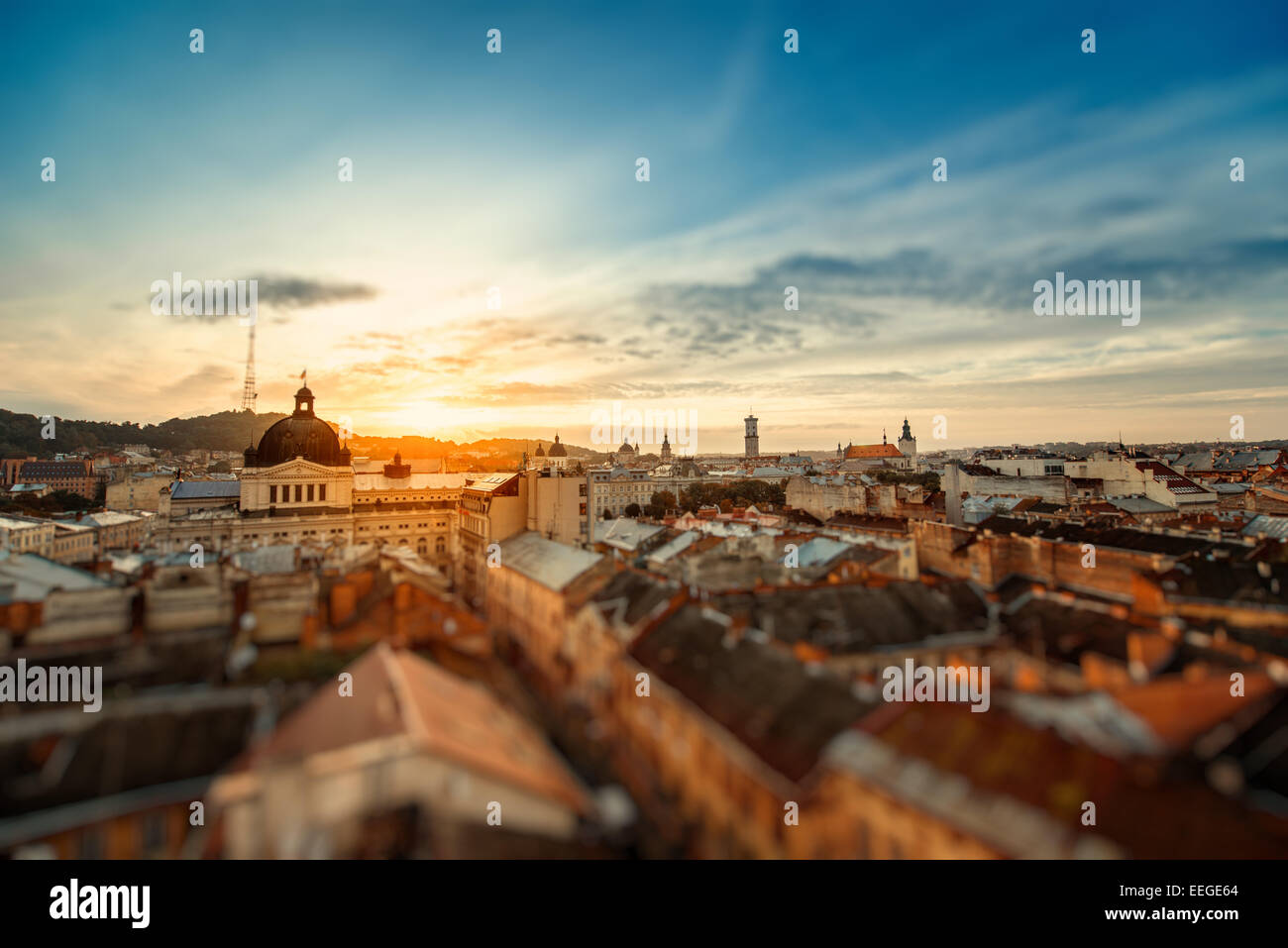 Lviv alte Panoramablick auf die Stadt bei Sonnenaufgang Stockfoto