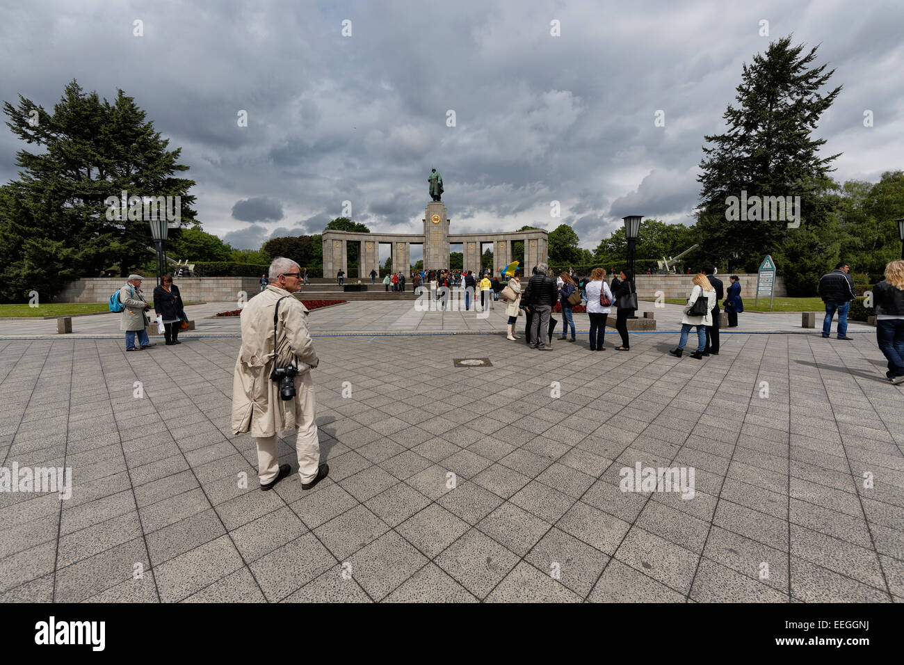 Berlin, Deutschland, Kranzniederlegung an das Sowjetische Ehrenmal im Tiergarten Stockfoto