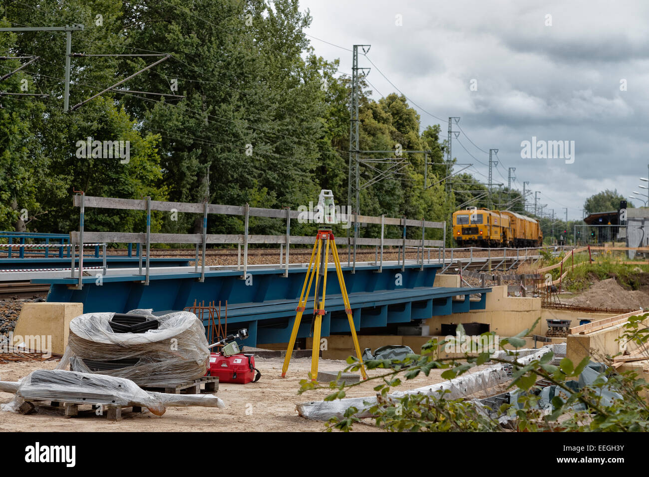 Berlin, Deutschland, zu trainieren, wie eine Baustelle passiert Stockfoto