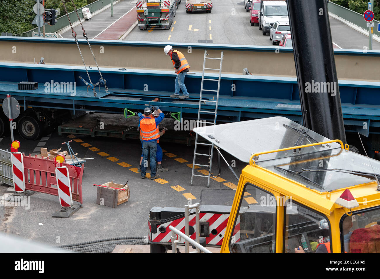 Berlin, Deutschland, Einhub einer Eisenbahnbrücke Stockfoto
