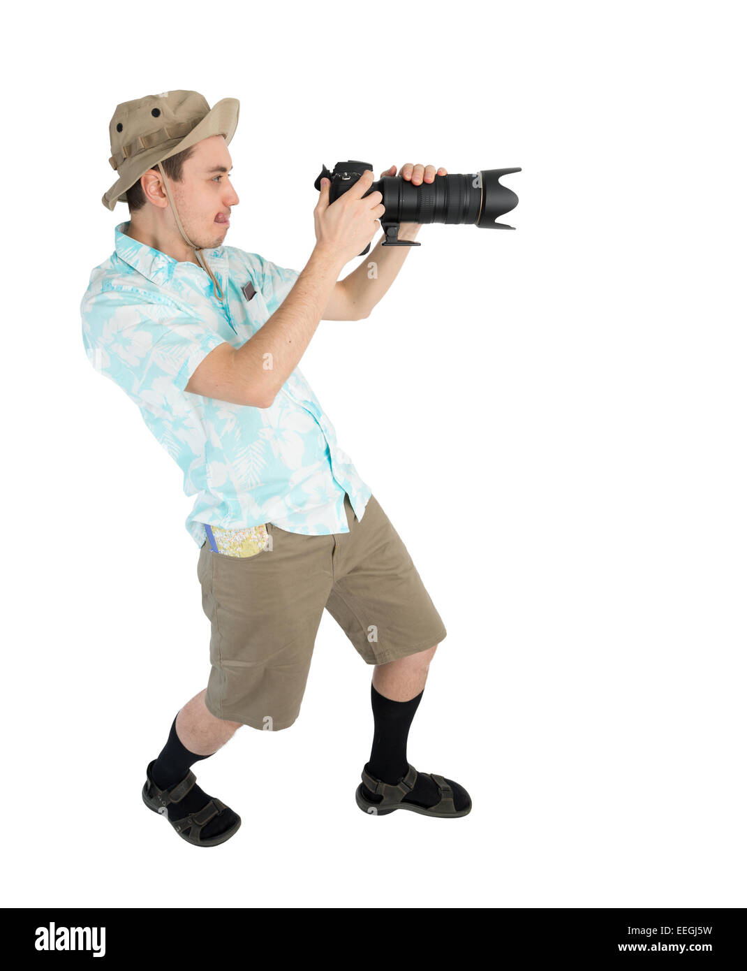 Dumme Menschen Tourist im blauen Hemd, braune Hose und Hut hält große Dslr-Kamera und schießen. Reisende, die Konzentration und macht pi Stockfoto