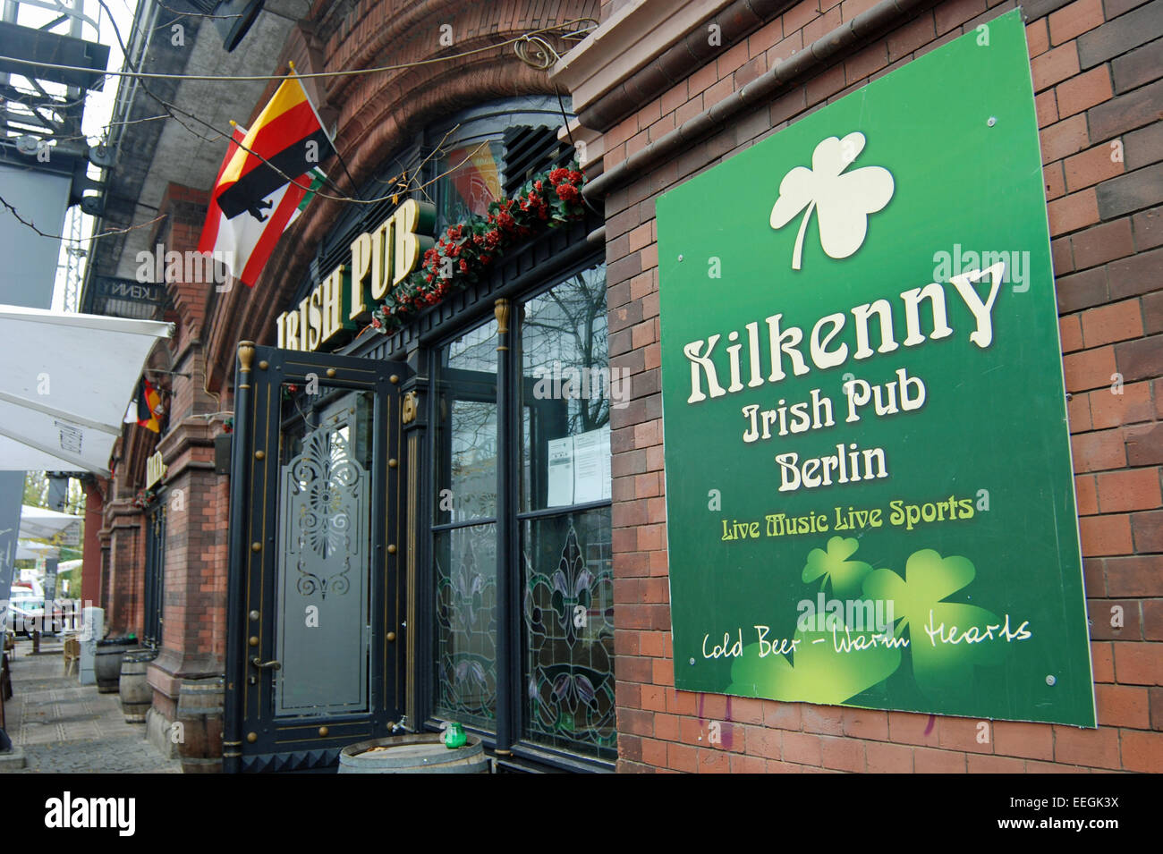 Exterieur des Kilkenny Irish Pub in Berlin. Stockfoto