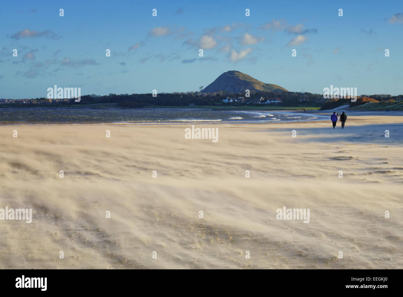 Wind geblasen Sand an einem Strand in North Berwick, Schottland. Stockfoto