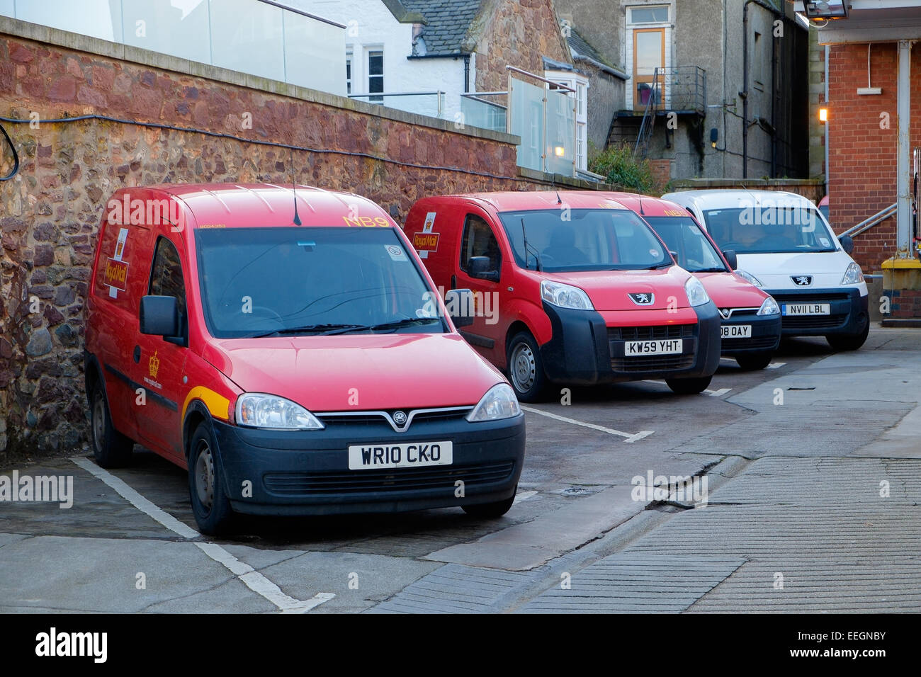 Lieferwagen rot Postamt geparkt außerhalb der Post Office sortieren. North Berwick, East Lothian, Schottland. Stockfoto
