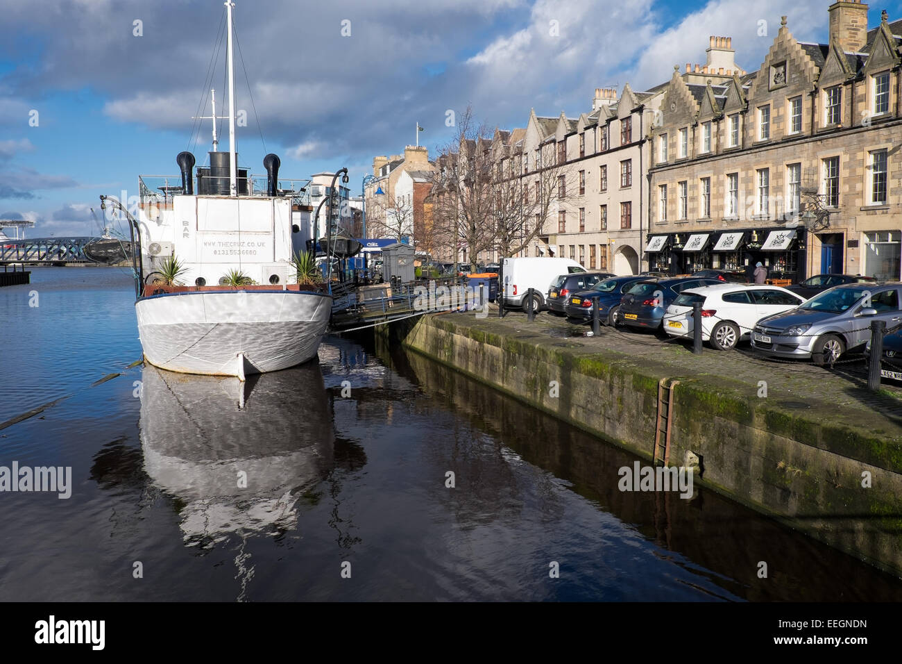 Einem schwimmenden Restaurant am Hafen von Leith, Edinburgh, Schottland. Stockfoto