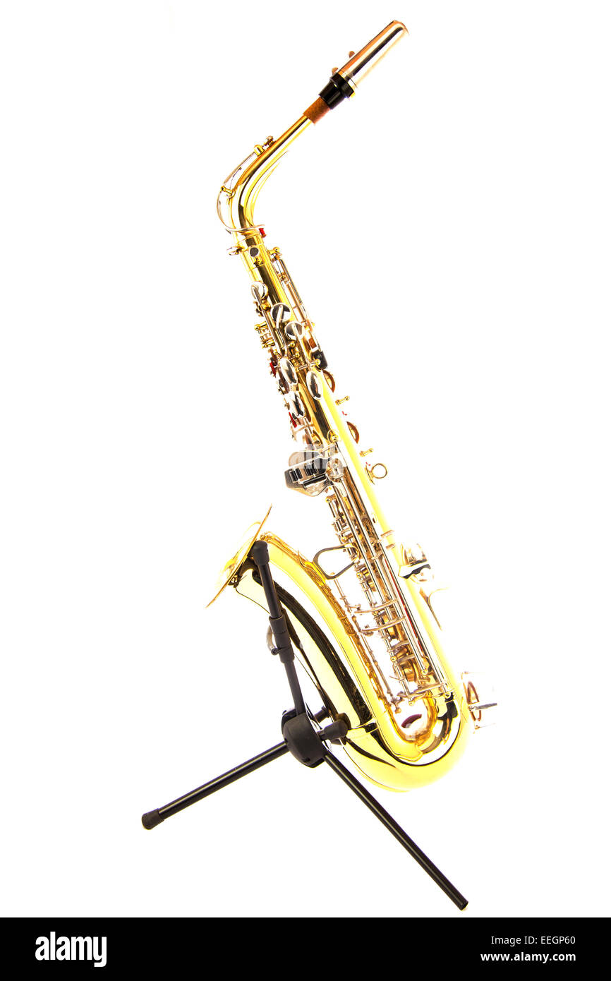 Saxophon Blechblasinstrument auf Stand Musik Schlüssel Seite auf ausgeschnittene Kopie Raum weißen Hintergrund Saxophon musikalische Stockfoto