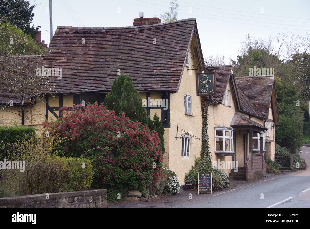 Die Federn am Brockton Gastwirtschaft, Shropshire, UK Stockfoto