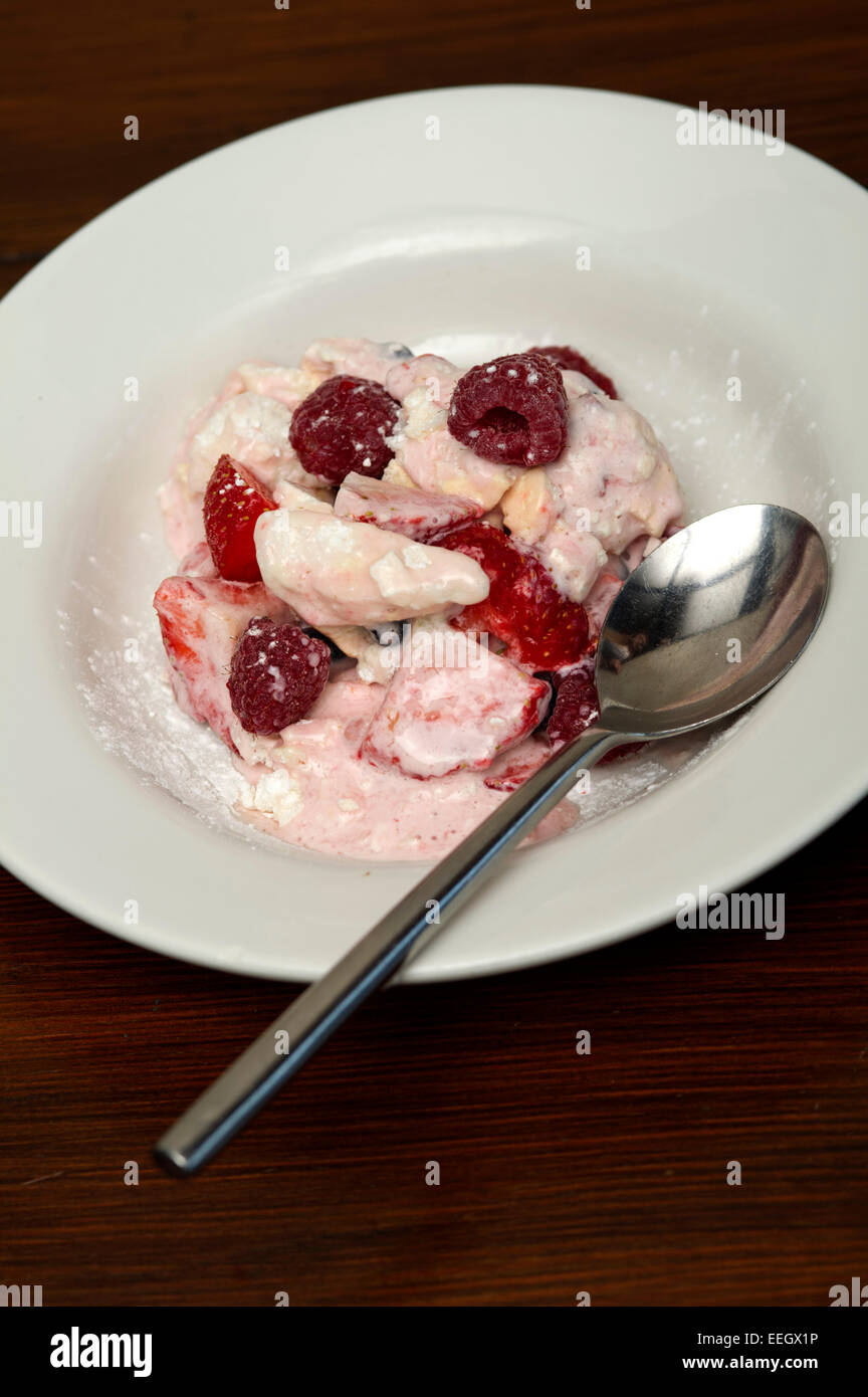 George & Dragon Wirtshaus am Rowde, Wiltshire, UK, zeigt einige der Speisen serviert Stockfoto