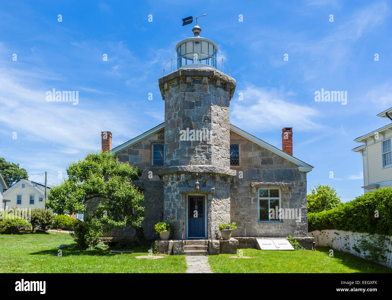 Das historische Stonington Harbor Licht, jetzt Gehäuse der alte Leuchtturm Museum, Stonington, Connecticut, USA Stockfoto