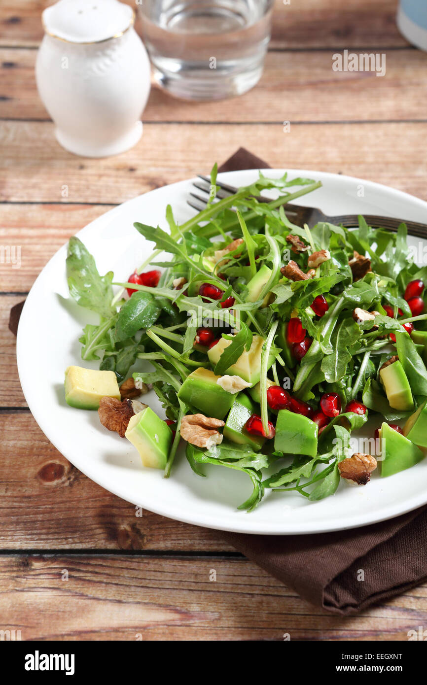 Köstlicher Salat mit Gemüse, Essen Stockfoto