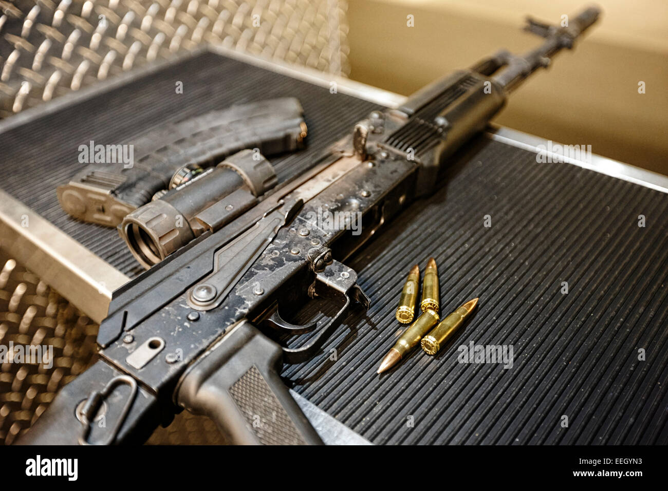 AK47 Sturmgewehr Gewehr Magazin und Munition in einem Gewehr-Bereich Stockfoto