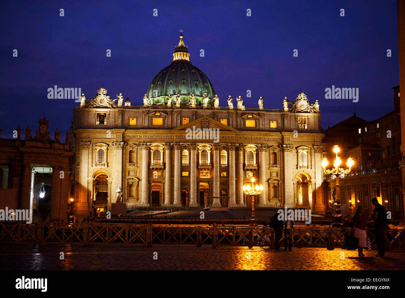 St. Peters Basilika und Square bei Nacht Vatikan Der Vatikan in Rom Stockfoto