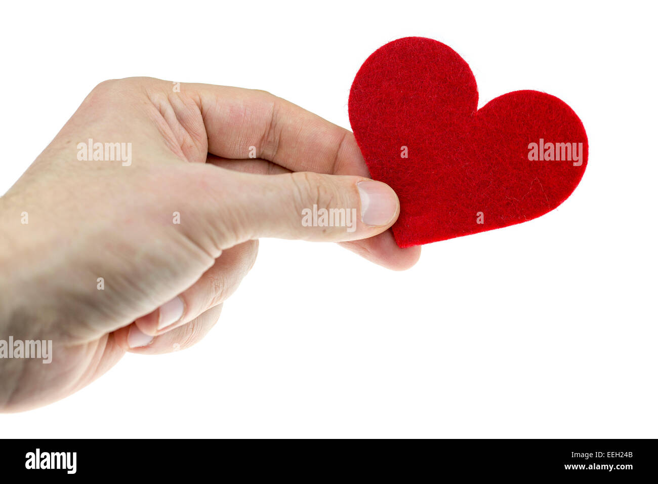 Hand des Mannes mit roten Textil Herz in der Hand. Werden Sie meine Valentine, Valentinstag-Konzept Stockfoto