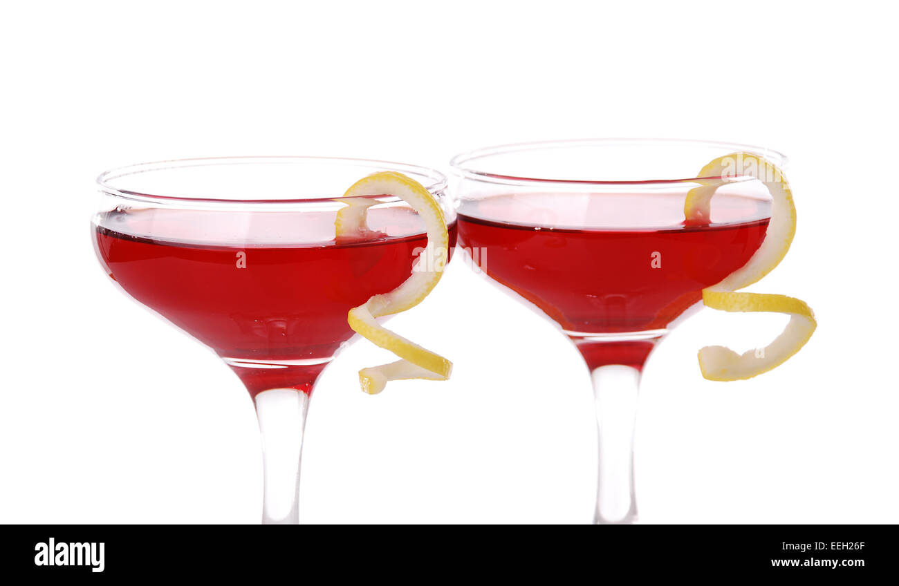 Foto von zwei Cosmopolitan Cocktails mit Zitrone garniert Stockfoto