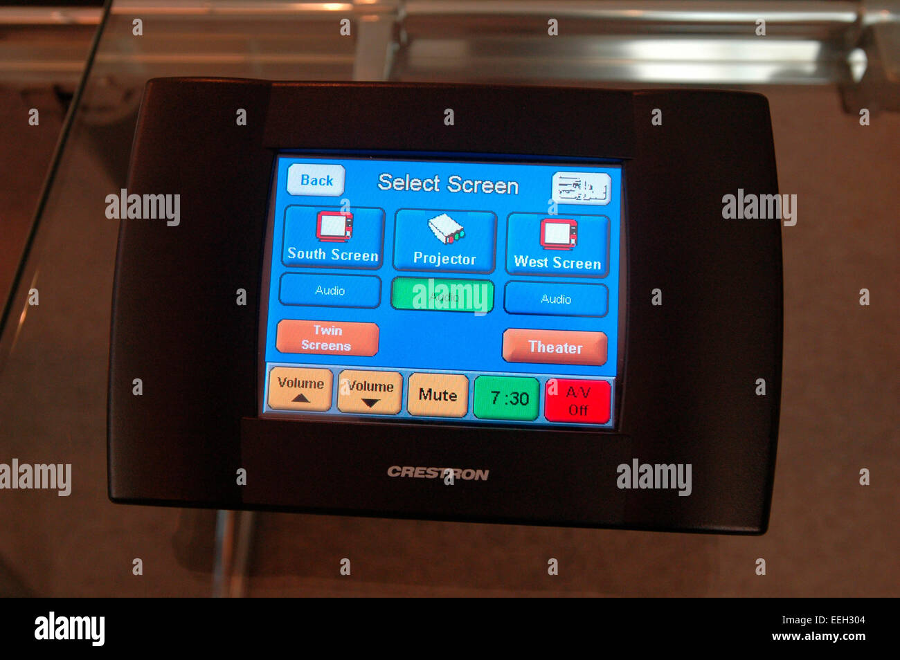 Tragbare Touchscreen dient zur Steuerung und Programm-Fernseher, Lichter, Farben etc. in jedem Raum Ihres Hauses automatisierte. (© Frances M. Roberts) Stockfoto