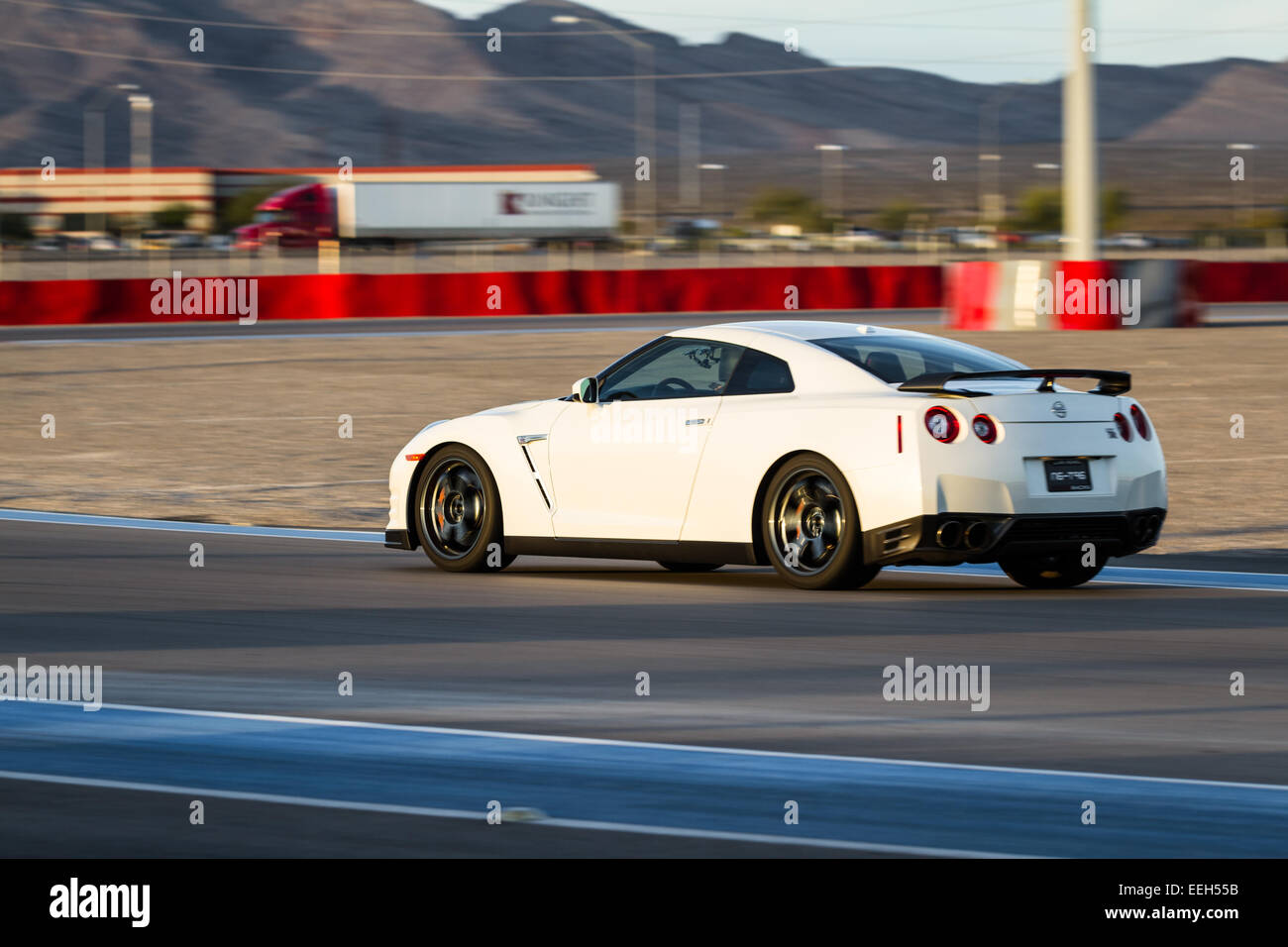 Las Vegas Nevada - Dezember 09: Nissan GTR gehen rund um die Strecke auf dem Las Vegas Motor Speedway, 9. Dezember 2014 in Las Veg Stockfoto