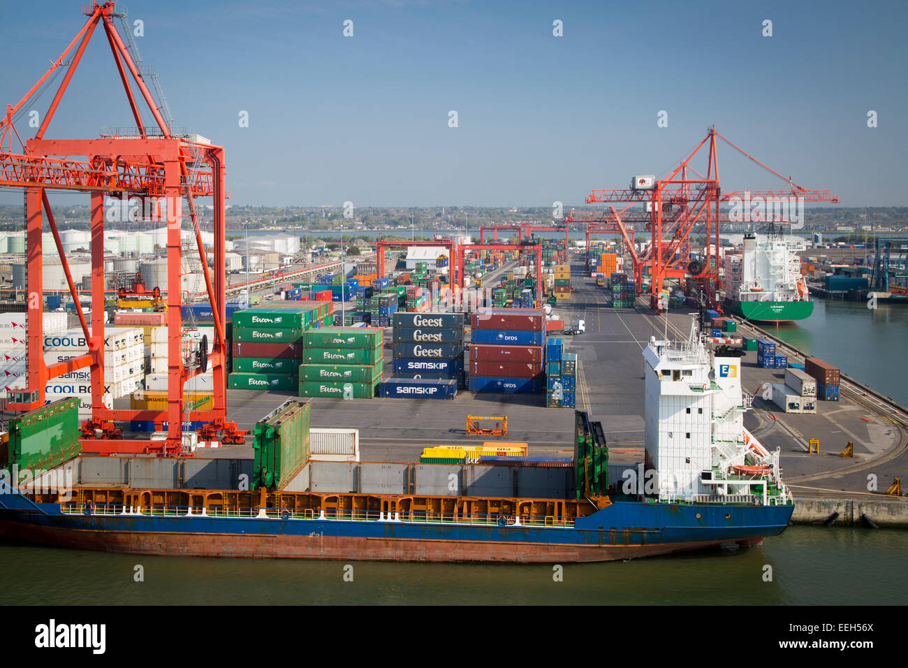 Leere Container-Schiff an der Docks, Dublin, Irland, Ireland Stockfoto