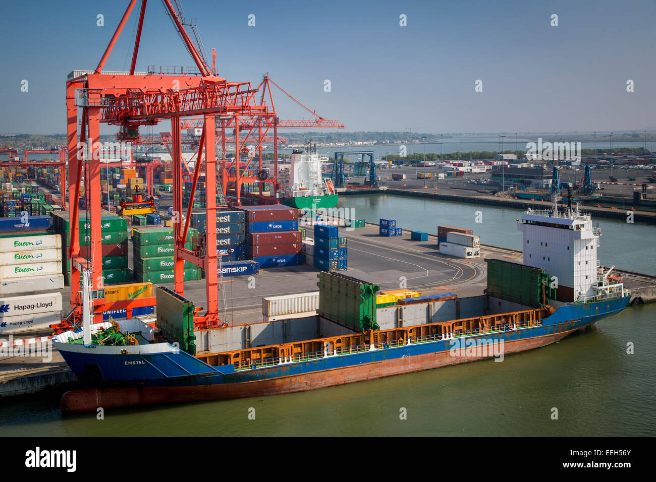 Leere Container-Schiff an der Docks, Dublin, Irland, Ireland Stockfoto