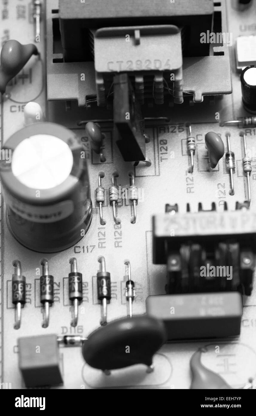 Elektronische Komponenten Details in schwarz und weiß Stockfoto