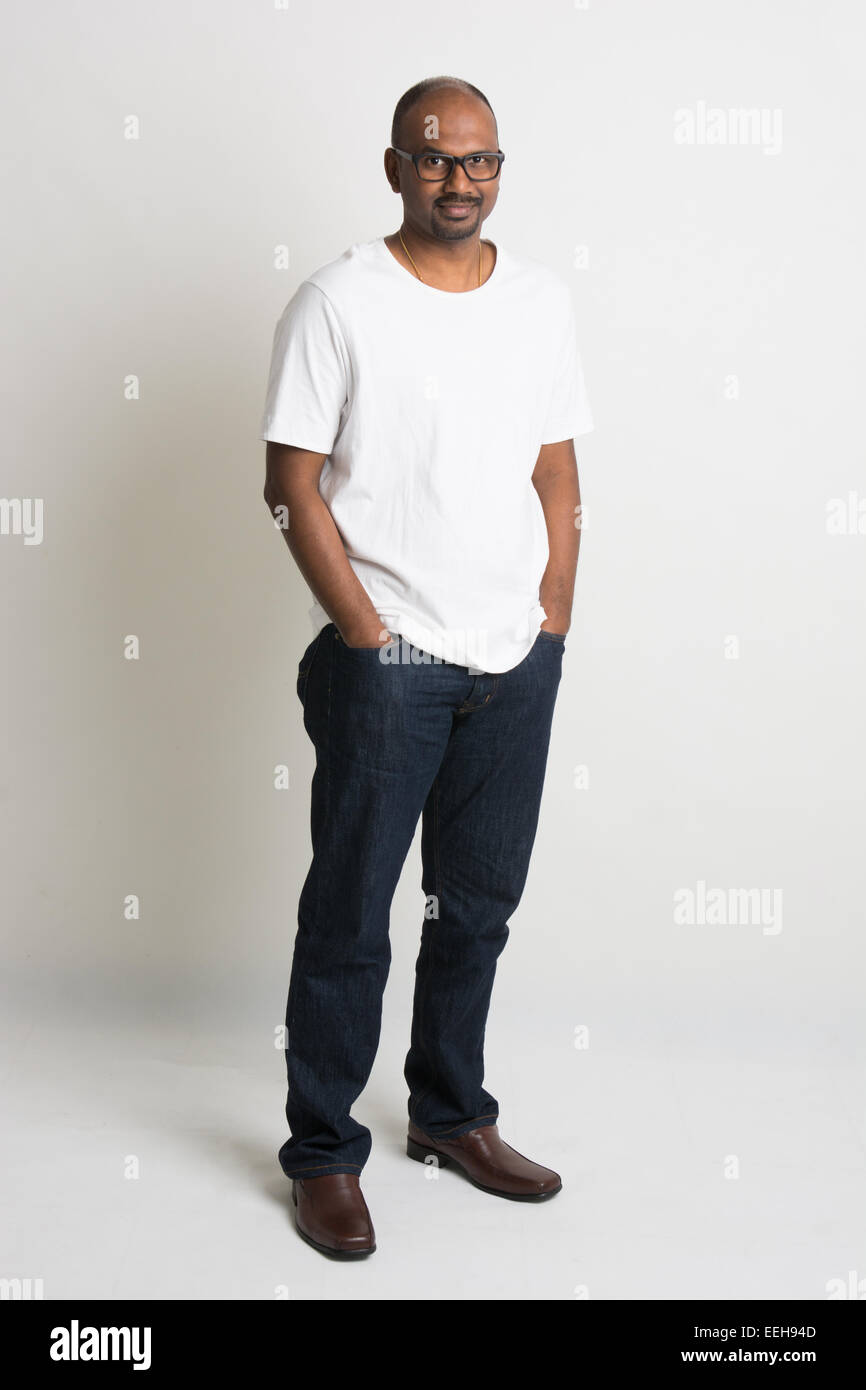lässige indischen Mann auf Jeans und shirt Stockfoto
