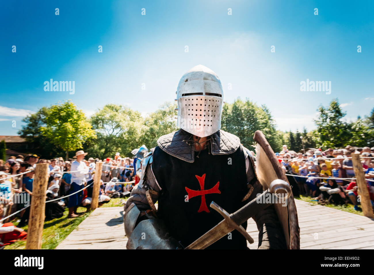 MINSK, BELARUS - 19. Juli 2014: Krieger Teilnehmer des Festivals der mittelalterlichen Kultur Stockfoto