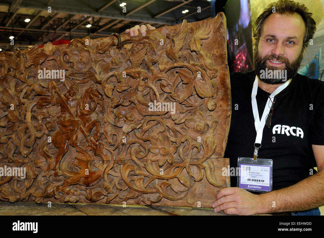 Holzschnitzer Dimitar Hristov Vertretung Bulgarien auf Stand im ExCel London World Travel Mart (WTM) Ausstellung November 2014 Stockfoto