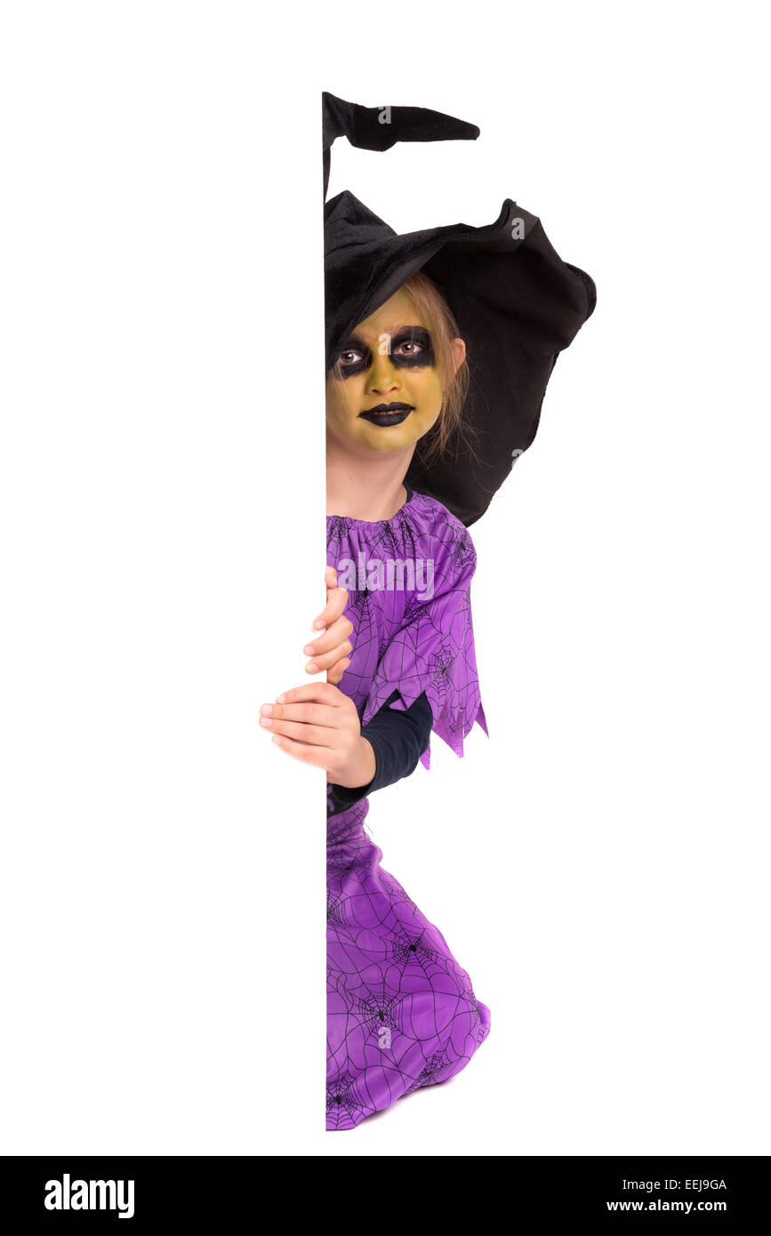 Mädchen mit Gesicht malen und Halloween Hexe Kostüm über eine weiße