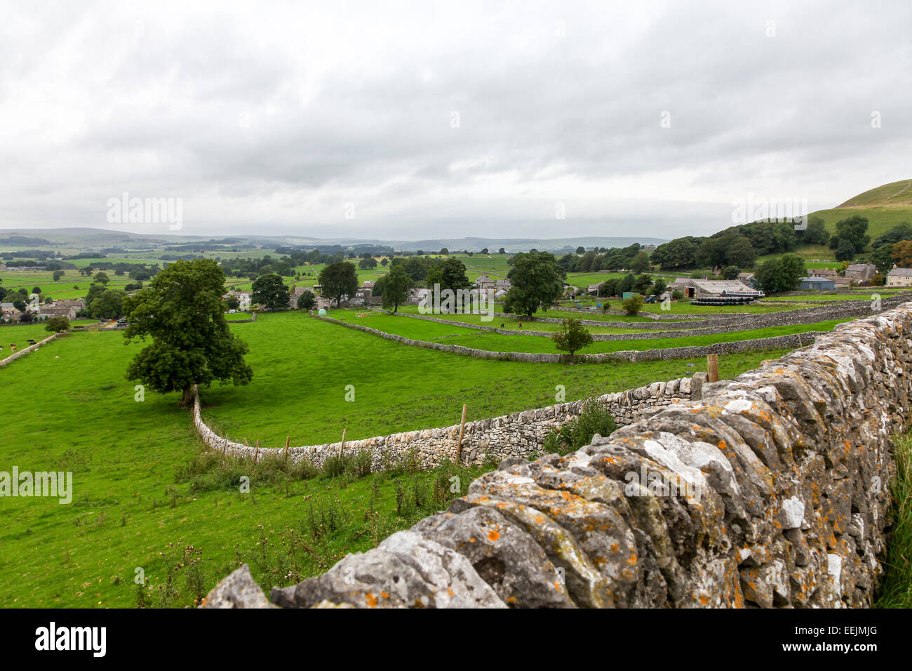 Mittelalterliche Gewanne und ihre Trockenmauern am Chelmorton Derbyshire Stockfoto