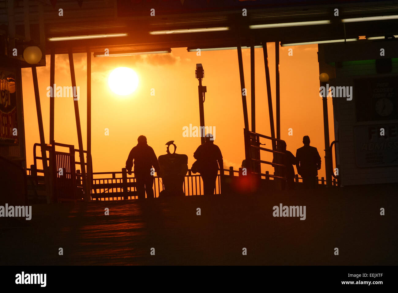 Weston Super Mare Strand und Pier bei Sonnenuntergang Stockfoto