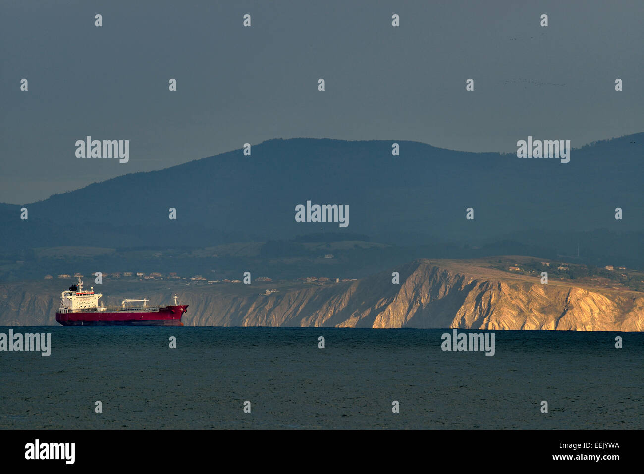 Schiff im Golf von Biskaya, Baskenland, Baskenland, Spanien, Europa Stockfoto