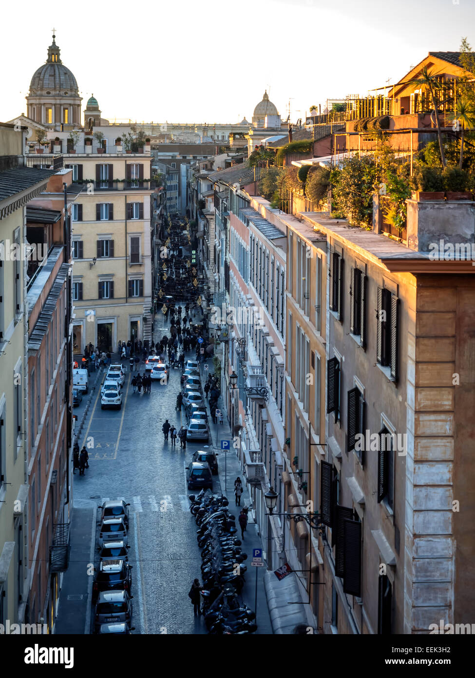 Rom-Panorama mit Dachgärten und der St. Peterskirche Stockfoto