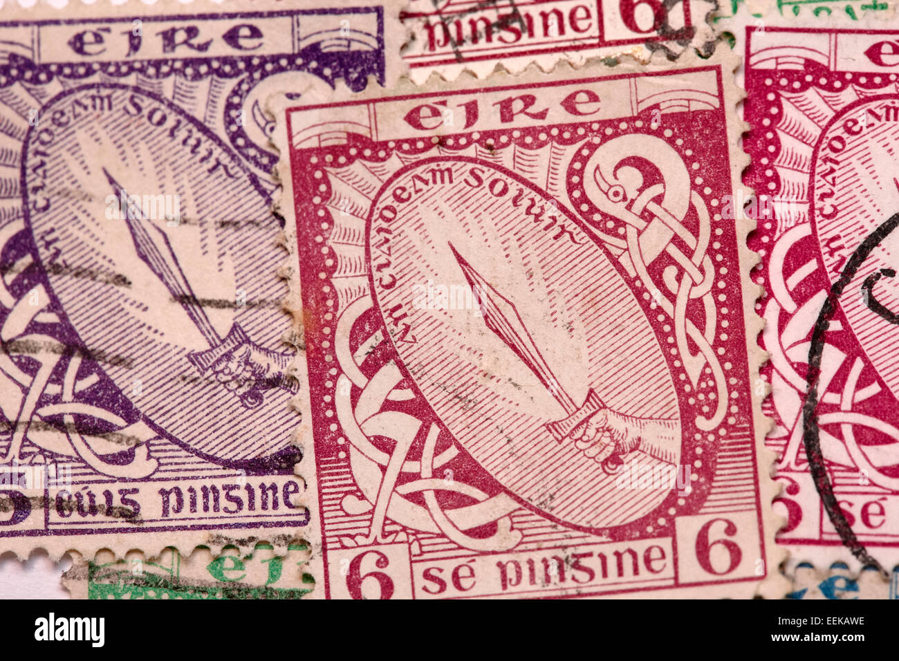 Schwert des leichten erste Dauerserie der historischen Oldtimer alte irische Briefmarken Stockfoto