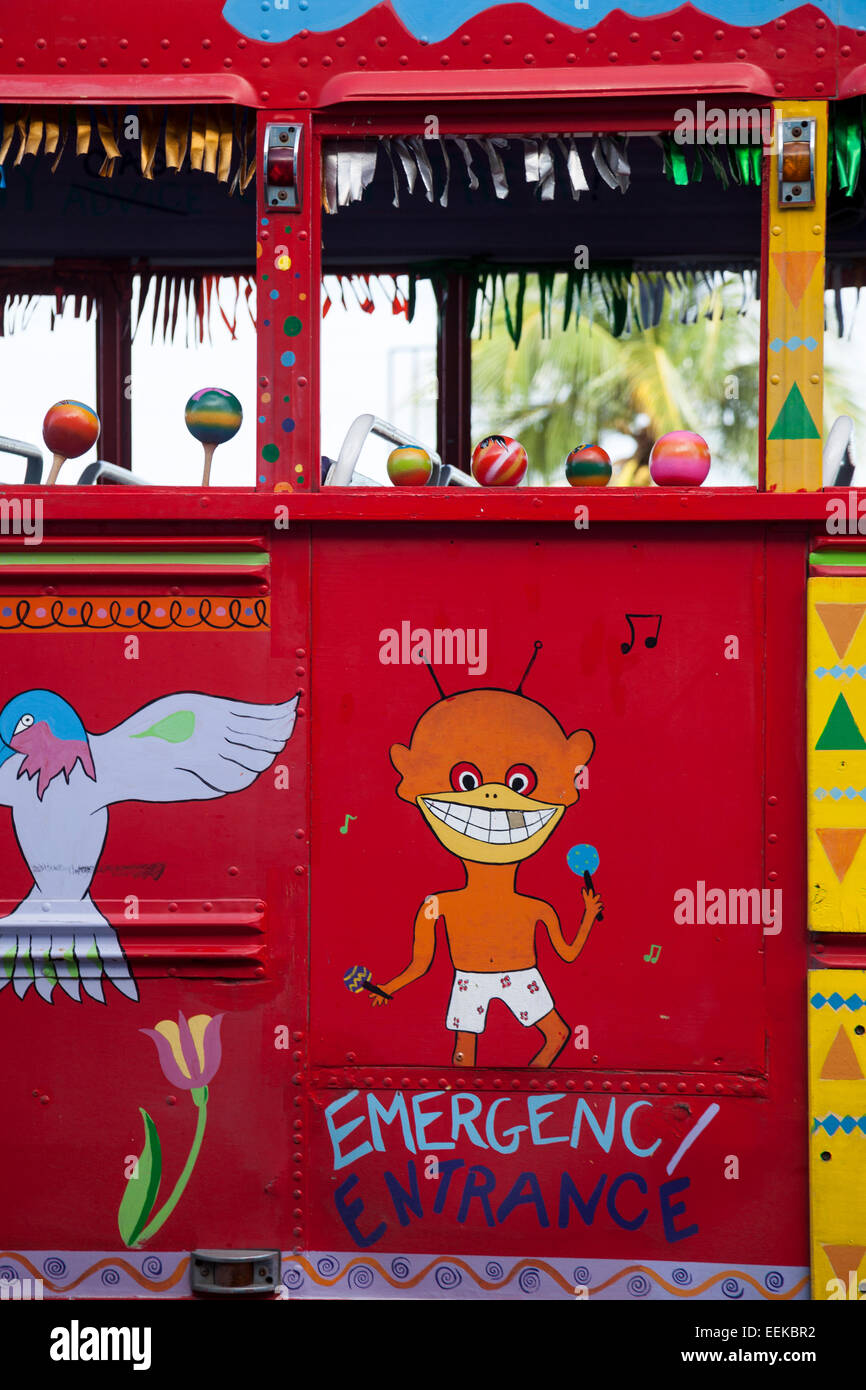 Bunte Party-Bus auf der Insel Aruba. Stockfoto