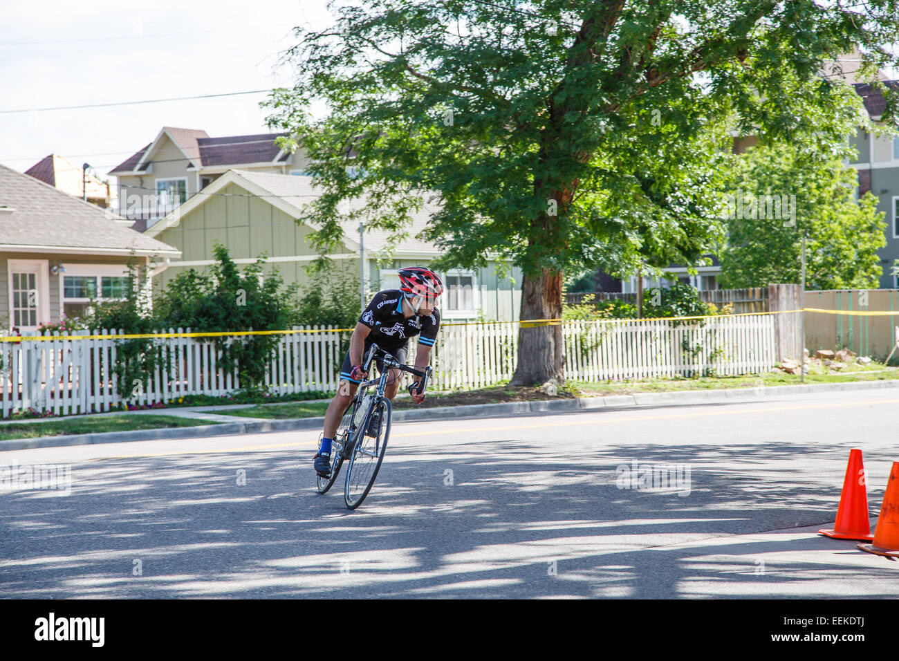 Profi-Radrennen durch Wohnstraßen von Denver, Colorado Stockfoto