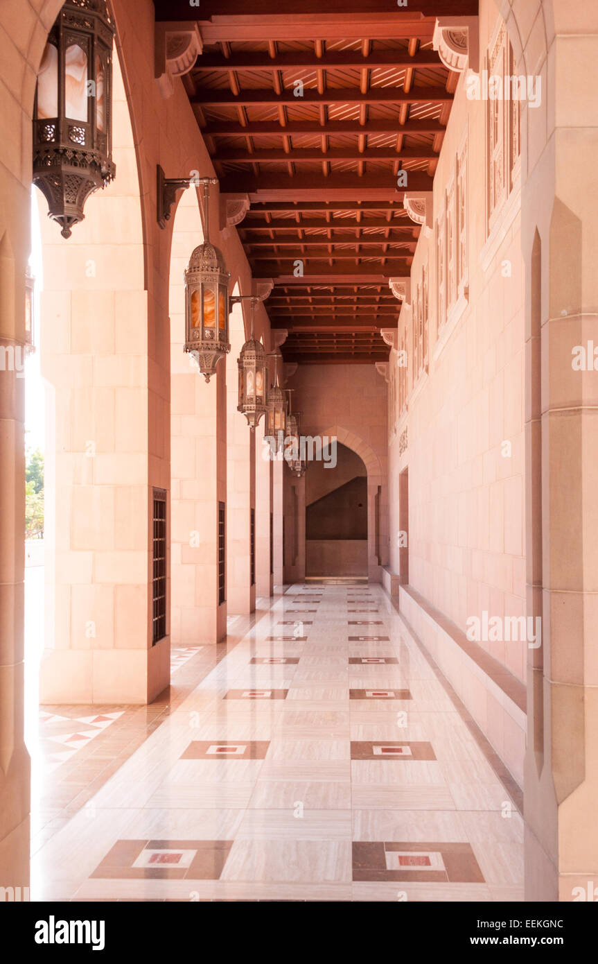 Hof der Sultan-Qabus-Moschee, Muscat, Oman Stockfoto