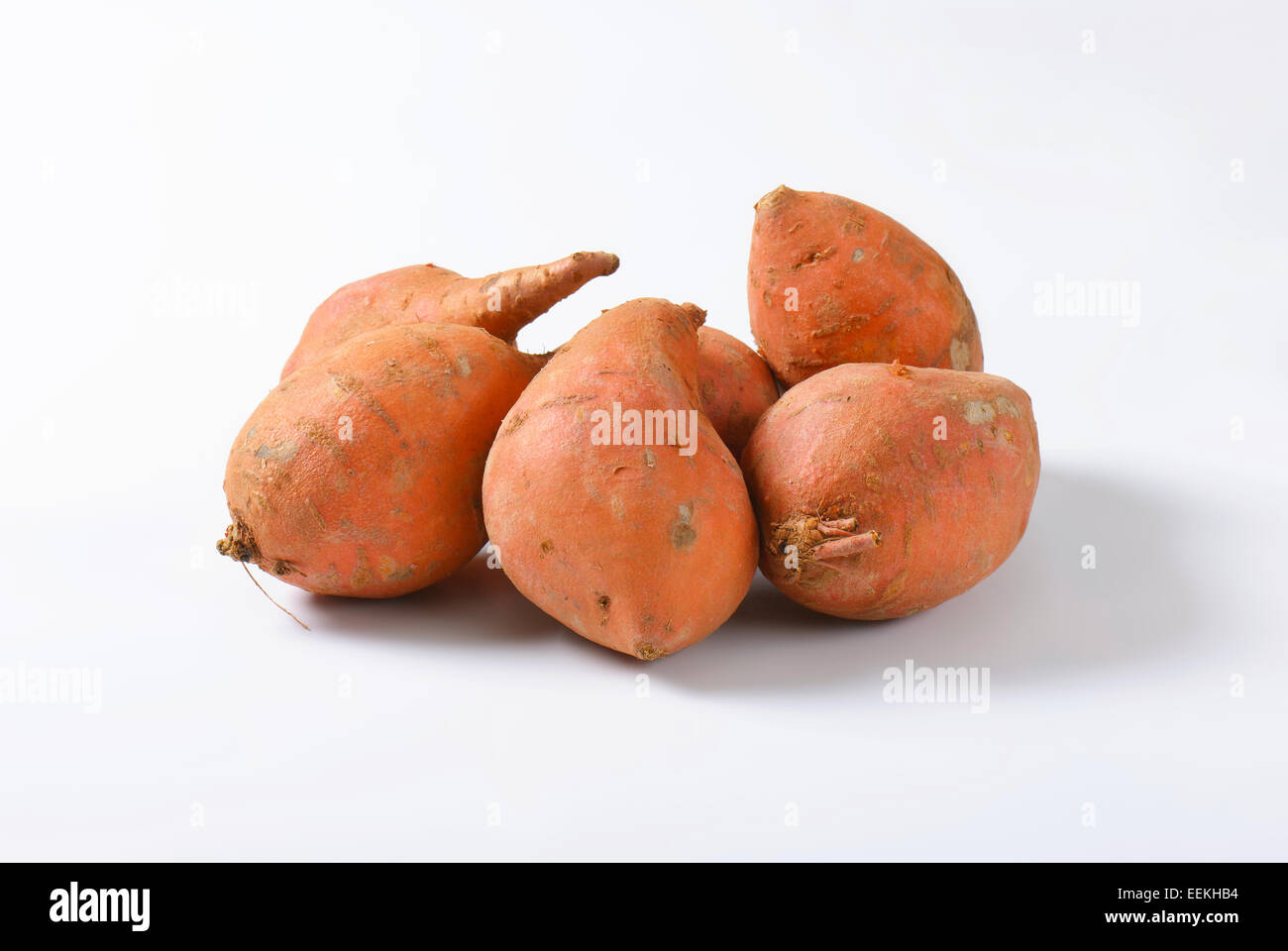 Süßkartoffeln mit orange Fruchtfleisch (reiche Quelle von Vitamin A) Stockfoto