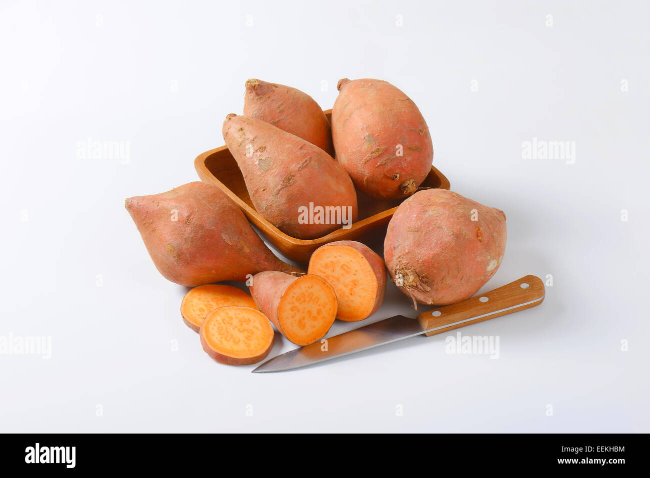 Süßkartoffeln mit orange Fruchtfleisch (reiche Quelle von Vitamin A) Stockfoto