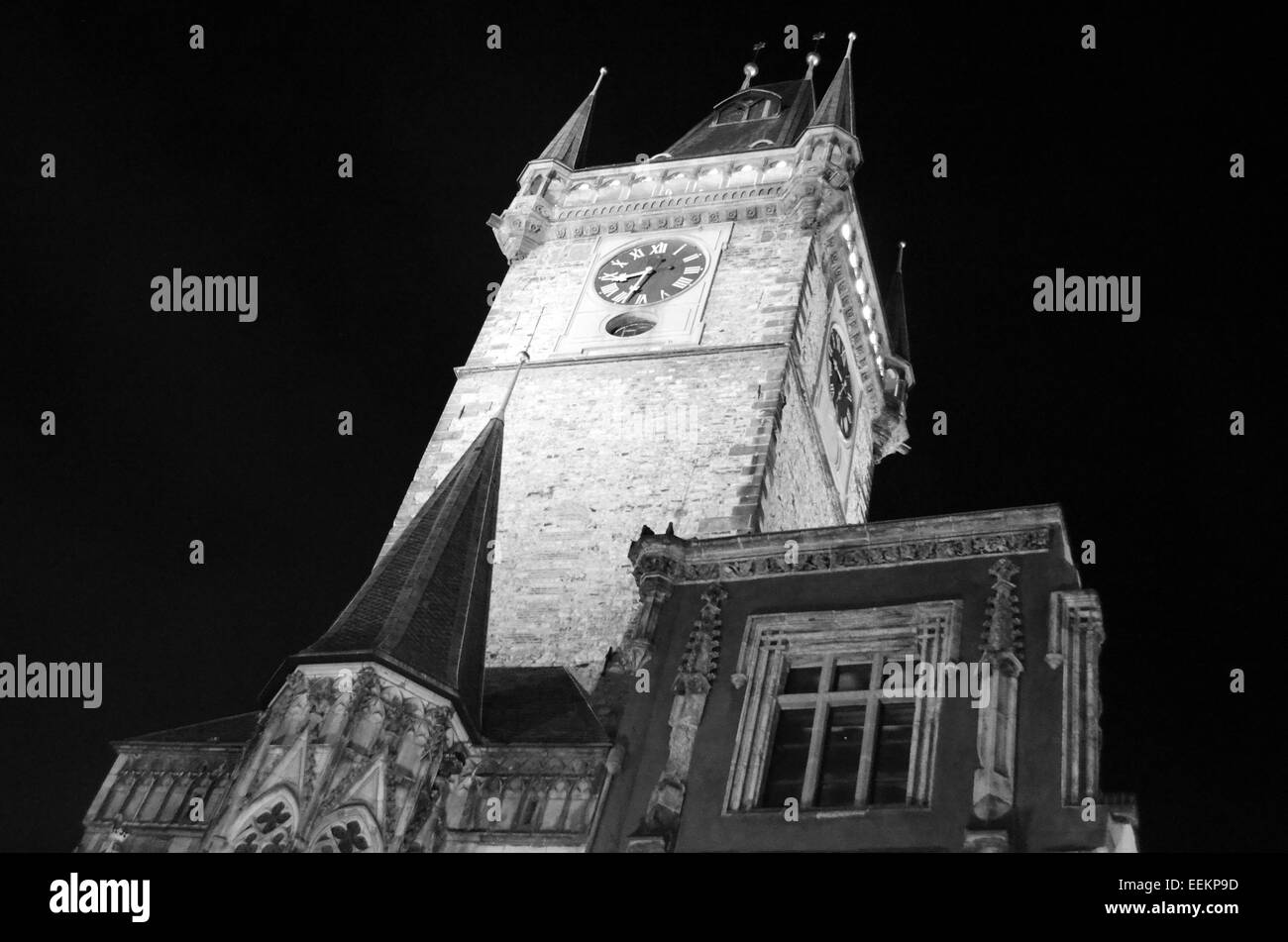 Das Altstädter Rathaus mit dem großen Turm befindet sich am Platz der Prager Altstadt. Stockfoto