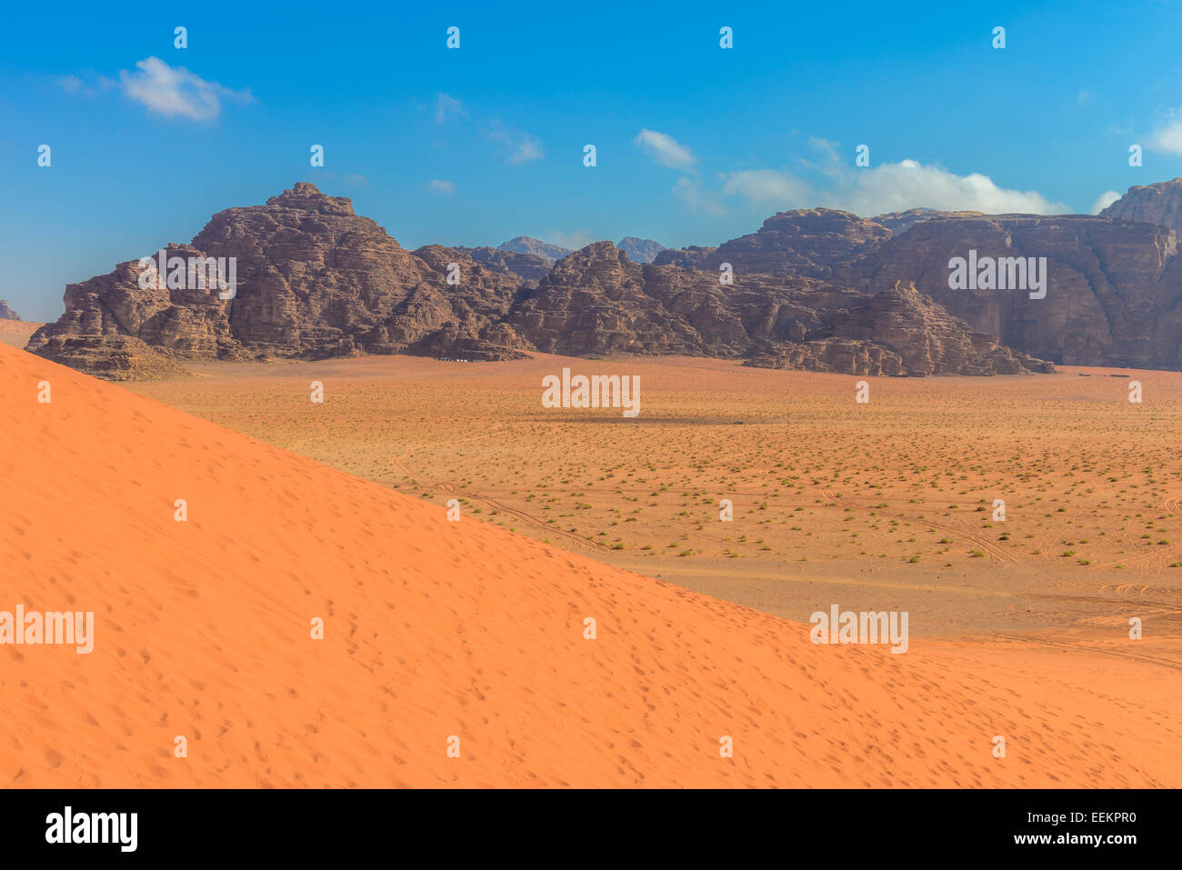 Spektakulären roten Sanddünen in der Wüste Wadi Rum in Jordanien Stockfoto