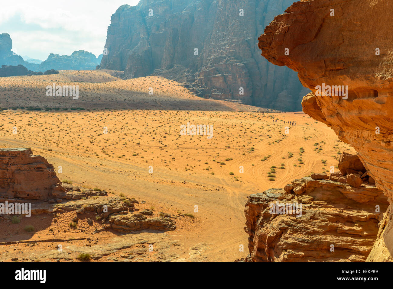 Reisende in der Wüste Wadi Rum, Jordanien Stockfoto