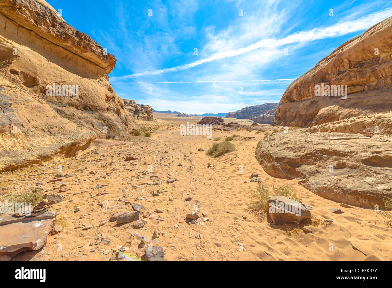 Der Wüste Wadi Rum in einem sonnigen Tag in Jordanien Stockfoto