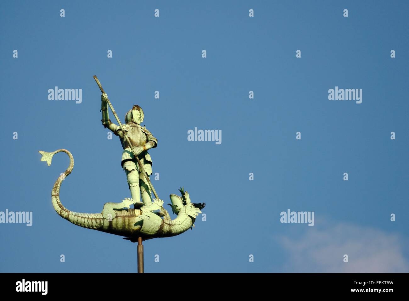 Danzig Polen. Der Heilige Georg tötet den Drachen. Statue auf der Spitze des 15. C. St. Georges Hall in der Altstadt Stockfoto