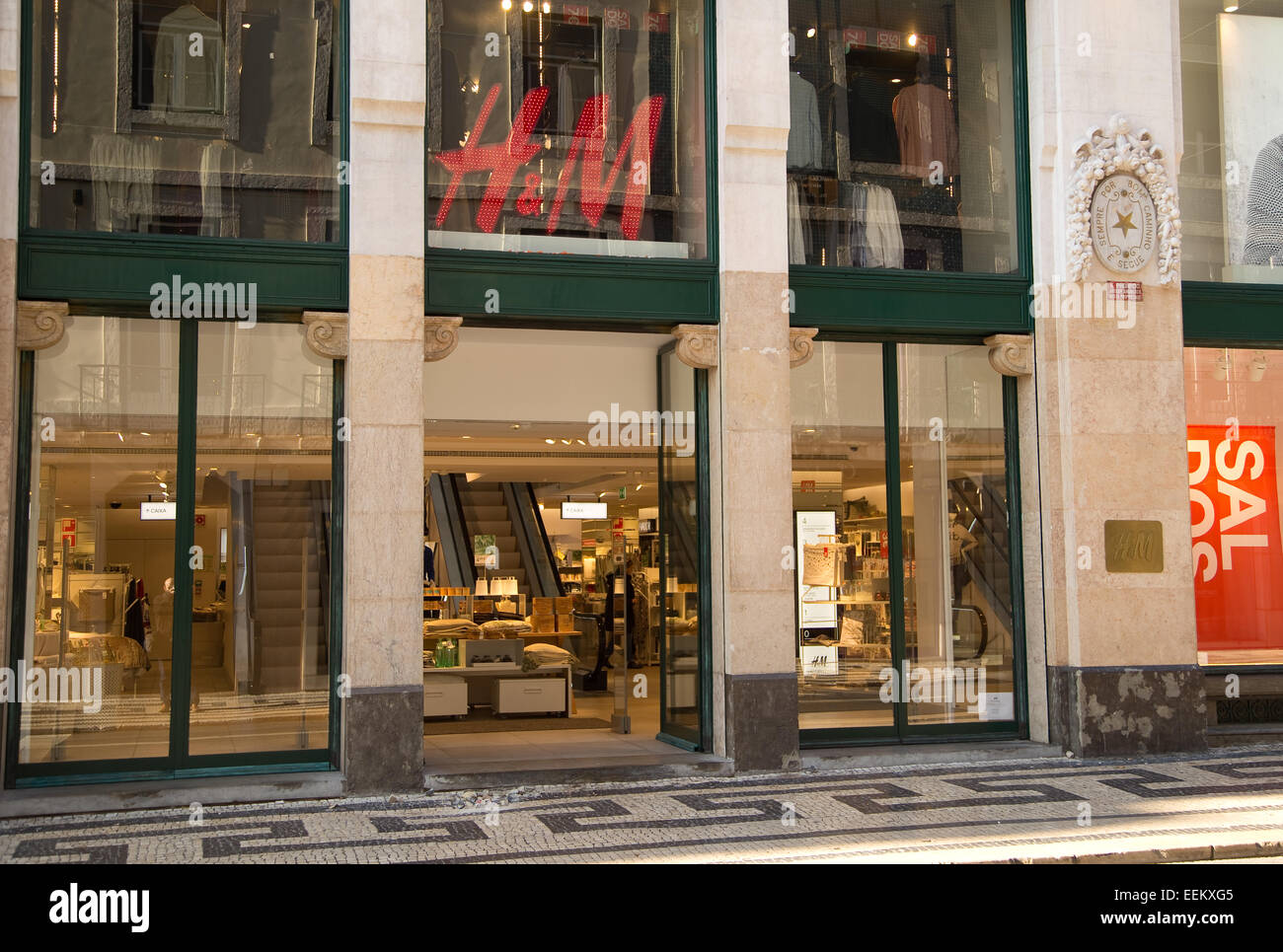 Lissabon, PORTUGAL - 11. Januar 2015: das äußere von Benetton in Lissabon am 11. Januar 2015 Lissabon, Portugal. H & M ist ein Stockfoto