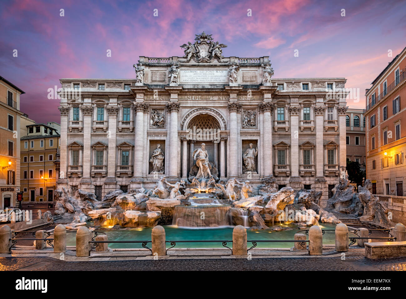 Trevi-Brunnen bei Sonnenuntergang, Rom, Latium, Italien Stockfoto