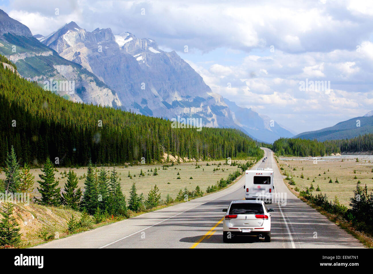 Kanada, British Columbia, Autos am Trans Canada Highway Stockfoto