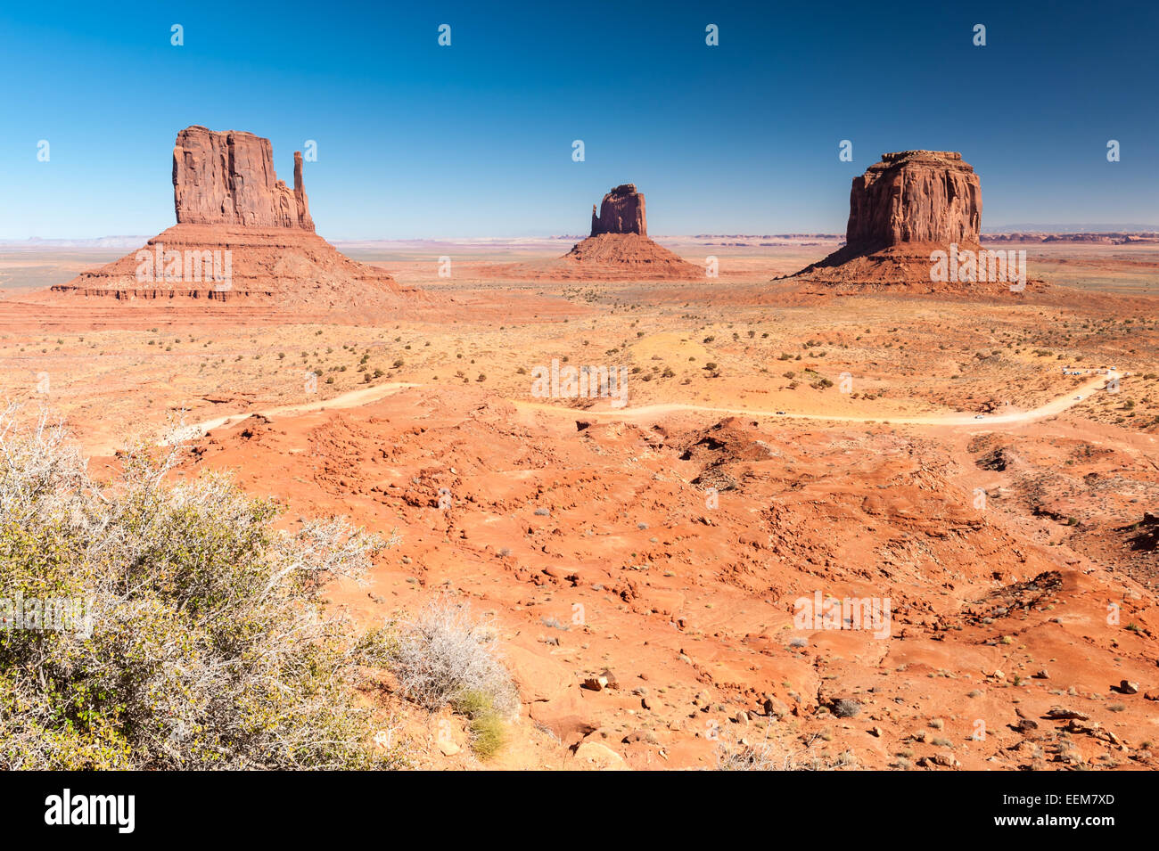 The Fäustlinge und Merrick Butte, Monument Valley, Arizona Utah Border, USA Stockfoto