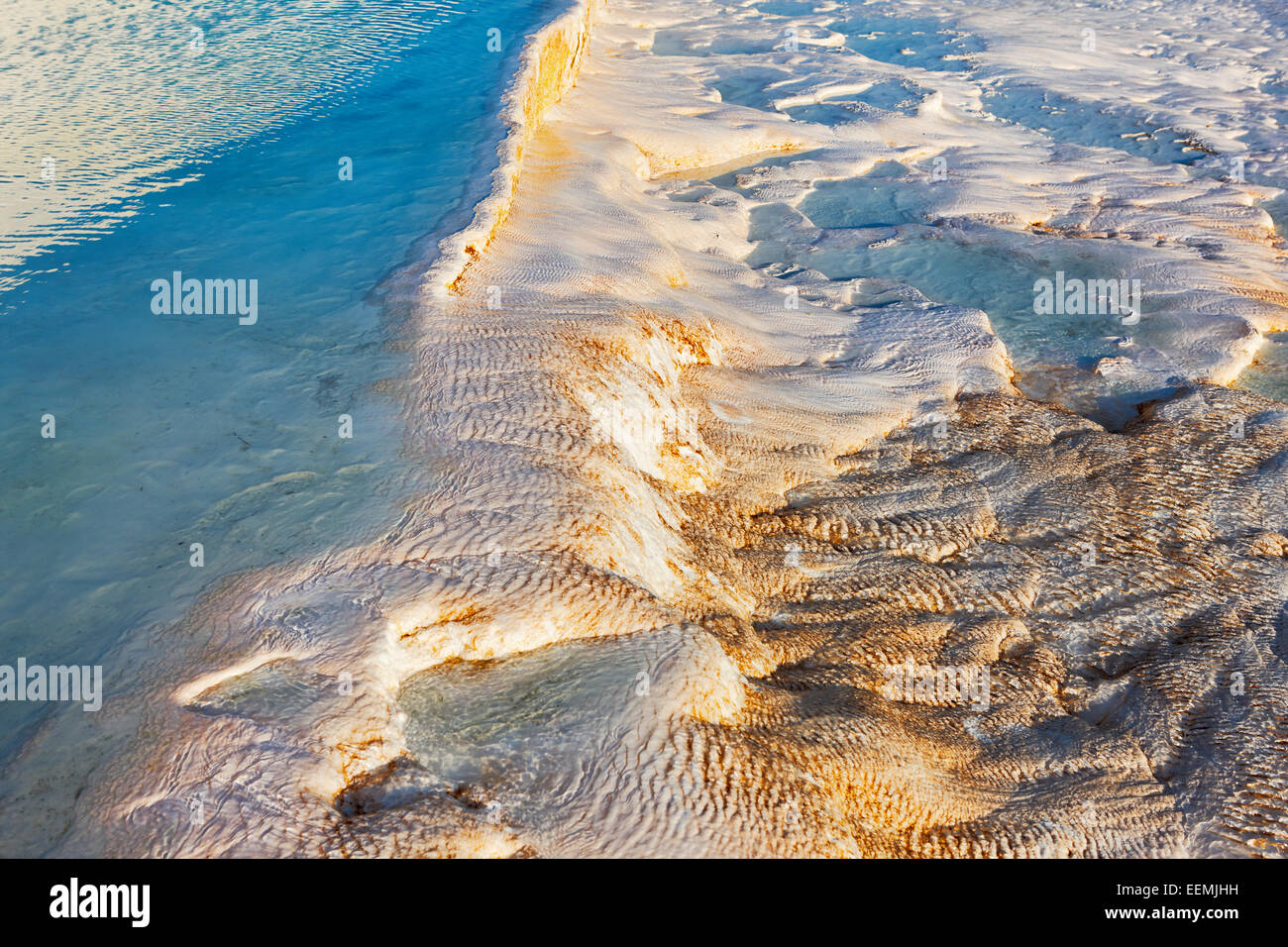 Travertin-Terrassen von Pamukkale. Provinz Denizli, Türkei. Stockfoto